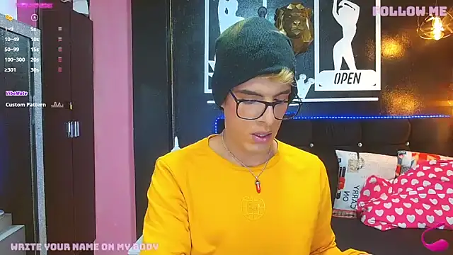 Snapshot of angel_sexyevil chatting on 12.19.24 angel sexyevil online show from 12.19.24