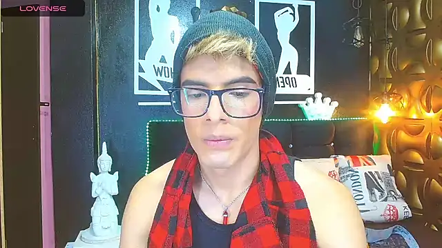 Snapshot of angel_sexyevil chatting on 01.16.25 angel sexyevil online show from 01.16.25