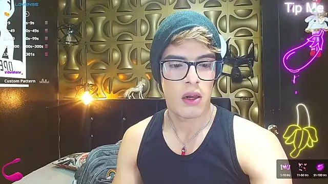 Snapshot of angel_sexyevil chatting on 01.23.25 angel sexyevil online show from 01.23.25
