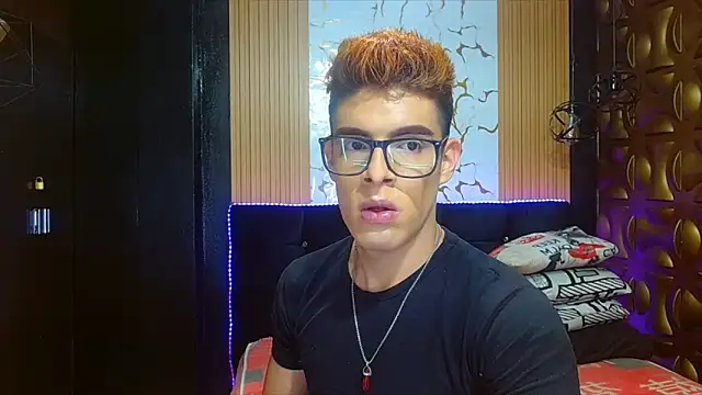 Snapshot of angel_sexyevil chatting on 10.01.25 angel sexyevil online show from 10.01.25