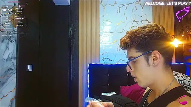 Snapshot of angel_sexyevil chatting on 10.30.25 angel sexyevil online show from 10.30.25