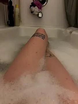 Snapshot of xopinkjuicyrose chatting on 11.06.25 xopinkjuicyrose online show from 11.06.25