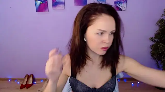 Snapshot of VickyGolden chatting on 03.05.25 VickyGolden online show from 03.05.25