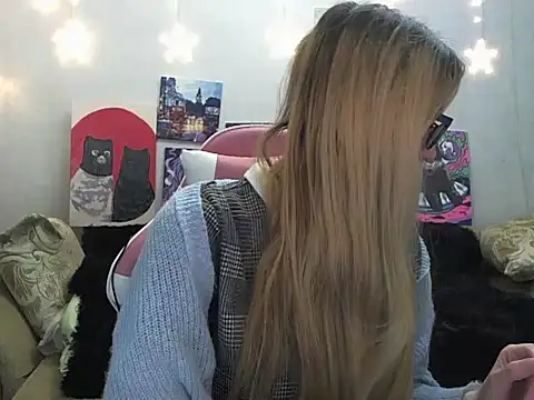 SecretSophia online show from 10.04.25