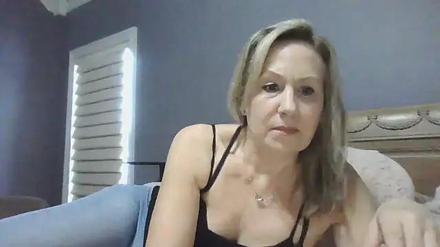 Lisaisluscious online show from 02.19.25