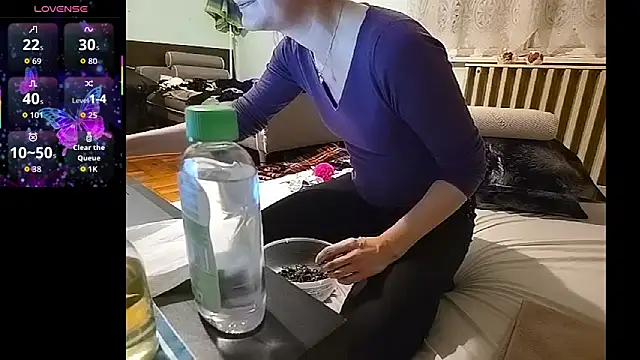 Snapshot of Analimado18 chatting on 10.27.25 Analimado18 online show from 10.27.25