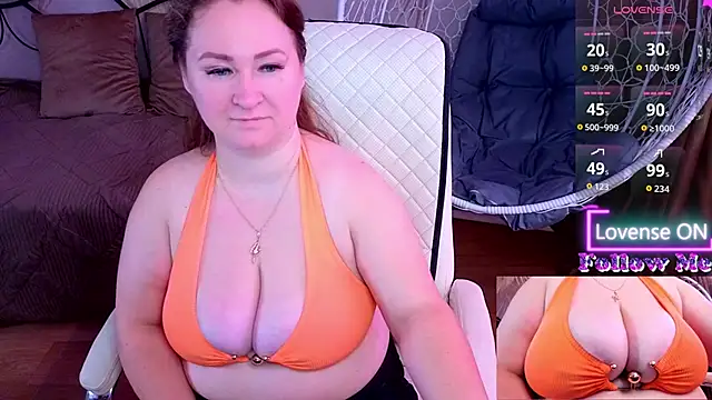 Snapshot of AlisaMisty chatting on 10.27.25 AlisaMisty online show from 10.27.25