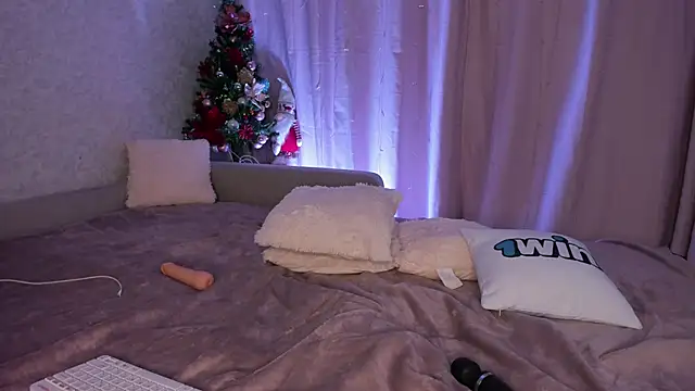 Kitty Ricky online show from 01.04.25