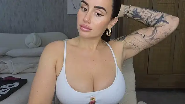 Snapshot of LibbyLoveHeartx chatting on 11.06.25 LibbyLoveHeartx online show from 11.06.25