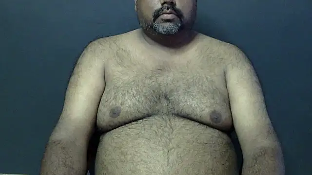 Snapshot of hairysubcub_70 chatting on 09.18.25 hairysubcub 70 online show from 09.18.25