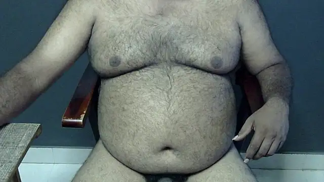 Snapshot of hairysubcub_70 chatting on 09.29.25 hairysubcub 70 online show from 09.29.25