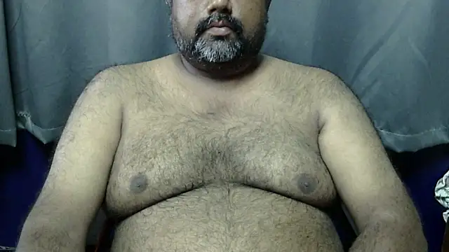 Snapshot of hairysubcub_70 chatting on 09.30.25 hairysubcub 70 online show from 09.30.25
