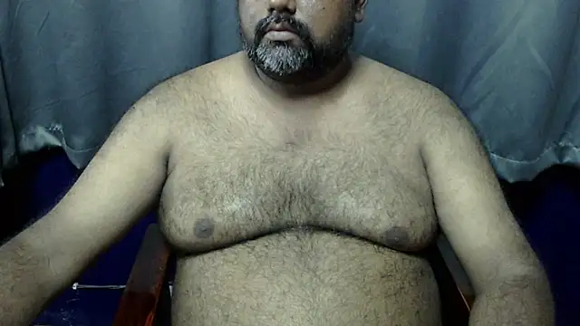 Snapshot of hairysubcub_70 chatting on 10.01.25 hairysubcub 70 online show from 10.01.25