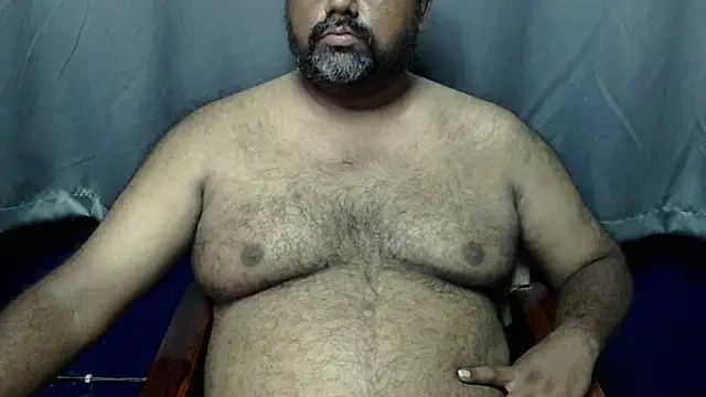 Snapshot of hairysubcub_70 chatting on 10.02.25 hairysubcub 70 online show from 10.02.25