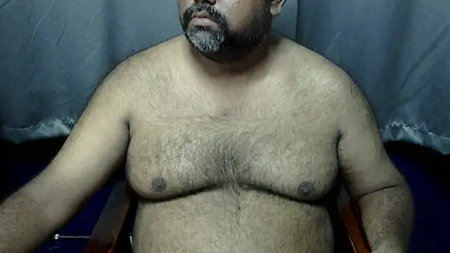 Snapshot of hairysubcub_70 chatting on 10.03.25 hairysubcub 70 online show from 10.03.25