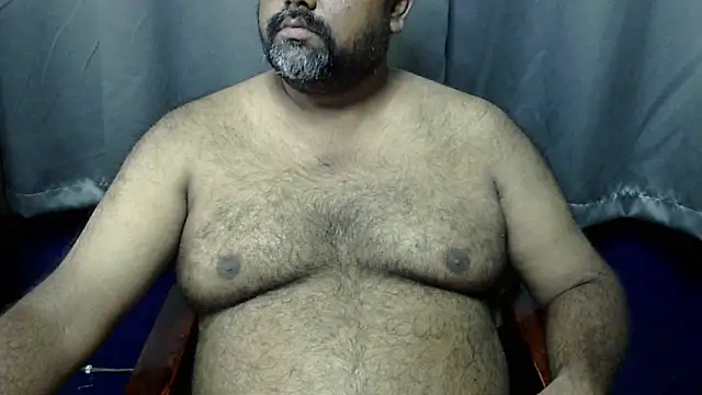 Snapshot of hairysubcub_70 chatting on 10.06.25 hairysubcub 70 online show from 10.06.25