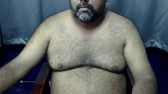 Snapshot of hairysubcub_70 chatting on 10.08.25 hairysubcub 70 online show from 10.08.25