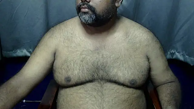 Snapshot of hairysubcub_70 chatting on 10.09.25 hairysubcub 70 online show from 10.09.25