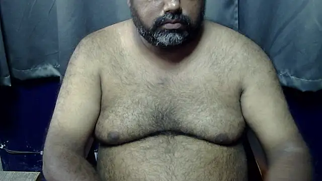 Snapshot of hairysubcub_70 chatting on 10.10.25 hairysubcub 70 online show from 10.10.25