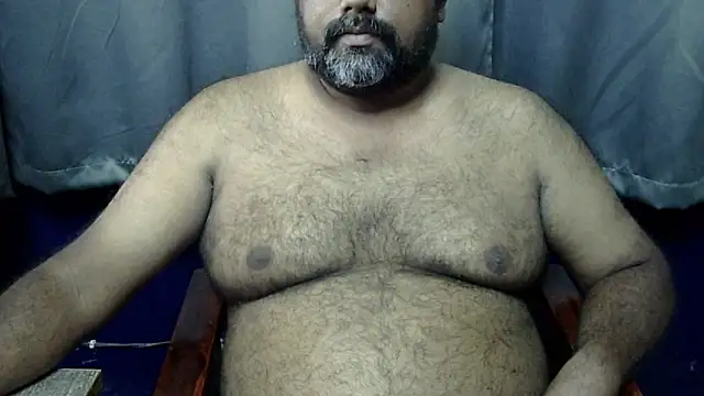 Snapshot of hairysubcub_70 chatting on 10.11.25 hairysubcub 70 online show from 10.11.25