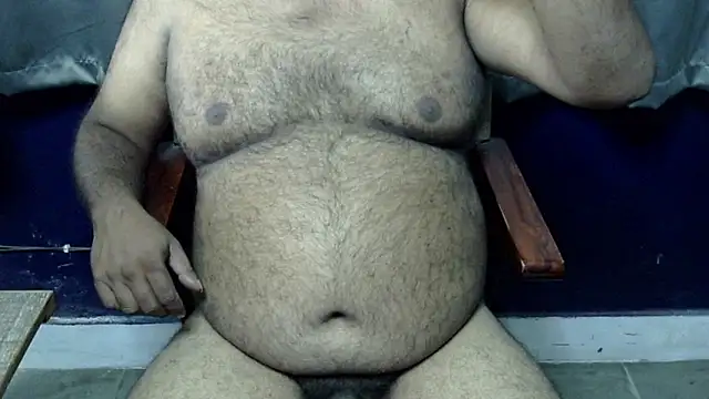 Snapshot of hairysubcub_70 chatting on 10.13.25 hairysubcub 70 online show from 10.13.25