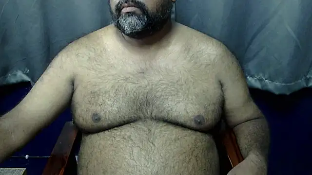 Snapshot of hairysubcub_70 chatting on 10.16.25 hairysubcub 70 online show from 10.16.25
