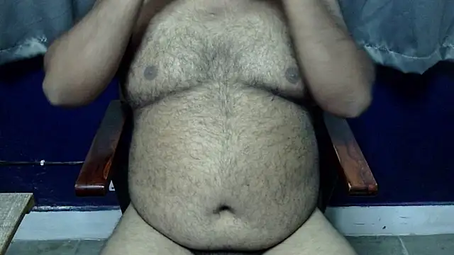 Snapshot of hairysubcub_70 chatting on 10.21.25 hairysubcub 70 online show from 10.21.25