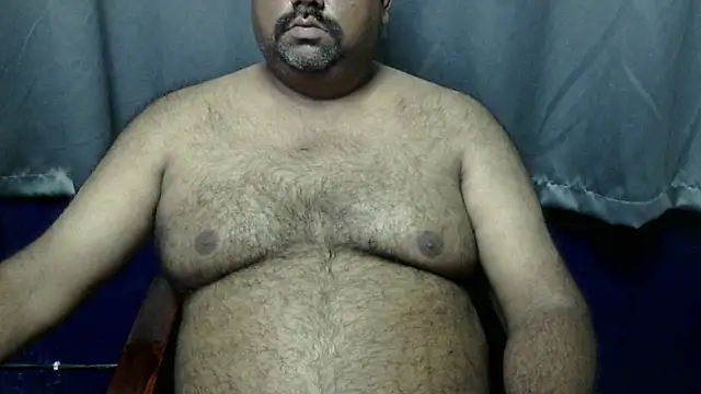 Snapshot of hairysubcub_70 chatting on 10.28.25 hairysubcub 70 online show from 10.28.25