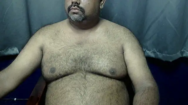 Snapshot of hairysubcub_70 chatting on 10.30.25 hairysubcub 70 online show from 10.30.25