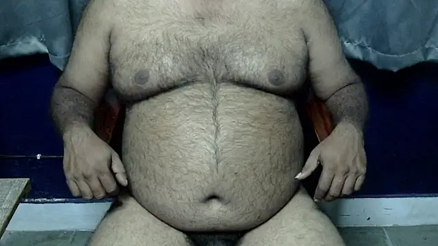 Snapshot of hairysubcub_70 chatting on 10.30.25 hairysubcub 70 online show from 10.30.25