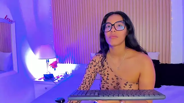 Snapshot of GenesisRuiz chatting on 02.22.25 GenesisRuiz online show from 02.22.25