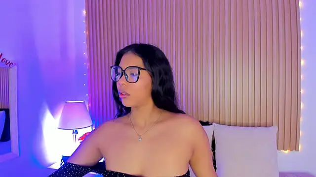 Snapshot of GenesisRuiz chatting on 02.25.25 GenesisRuiz online show from 02.25.25