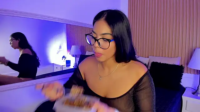 Snapshot of GenesisRuiz chatting on 03.20.25 GenesisRuiz online show from 03.20.25