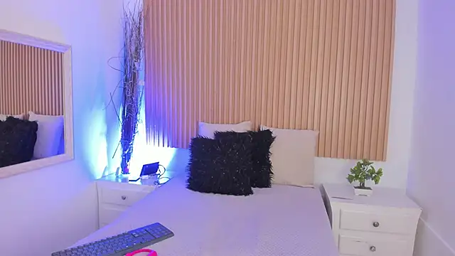 Snapshot of GenesisRuiz chatting on 02.25.26 GenesisRuiz online show from 02.25.26