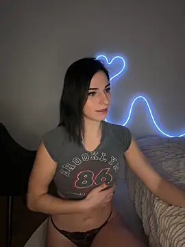 Snapshot of OIivia chatting on 01.04.25 OIivia online show from 01.04.25