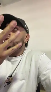 Snapshot of dereck_fiore chatting on 06.25.26 dereck fiore online show from 06.25.26