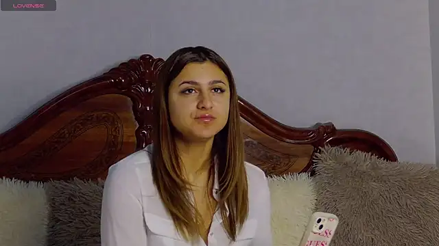 NicolePlay online show from 12.19.25