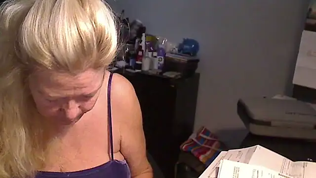 XTRAHORNYONE online show from 01.31.25