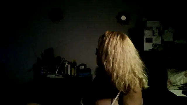 XTRAHORNYONE online show from 10.05.25