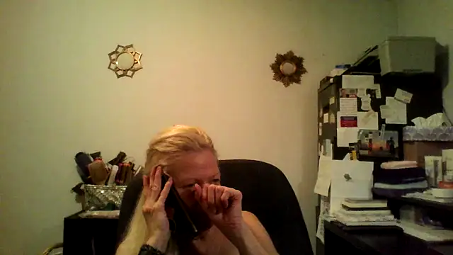 XTRAHORNYONE online show from 10.11.25