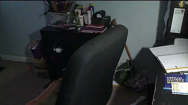 XTRAHORNYONE online show from 11.18.25