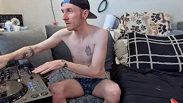 pyrowuff online show from 03.08.26