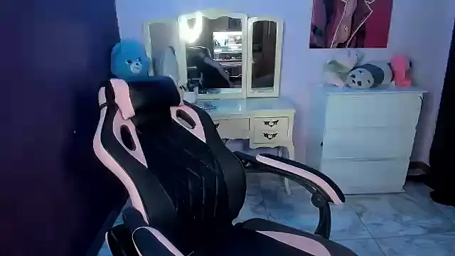 Snapshot of Tokyoseis chatting on 09.12.25 Tokyoseis online show from 09.12.25