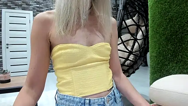 Snapshot of StarryHanna chatting on 04.29.26 StarryHanna online show from 04.29.26