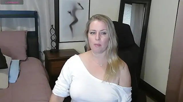 HollieBim online show from 09.29.25