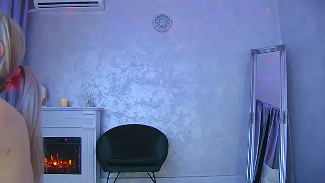 Snapshot of Michelle90u chatting on 09.28.25 Michelle90u online show from 09.28.25