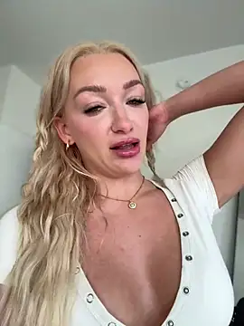 SerenaCloud online show from 02.05.25