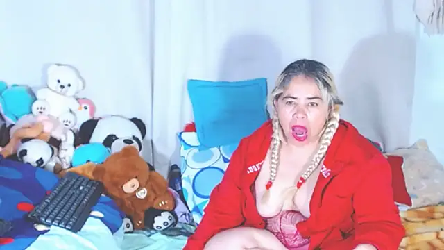 Snapshot of estrellita_fugaz16x chatting on 09.21.25 estrellita fugaz16x online show from 09.21.25