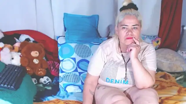 estrellita fugaz16x online show from 11.28.25