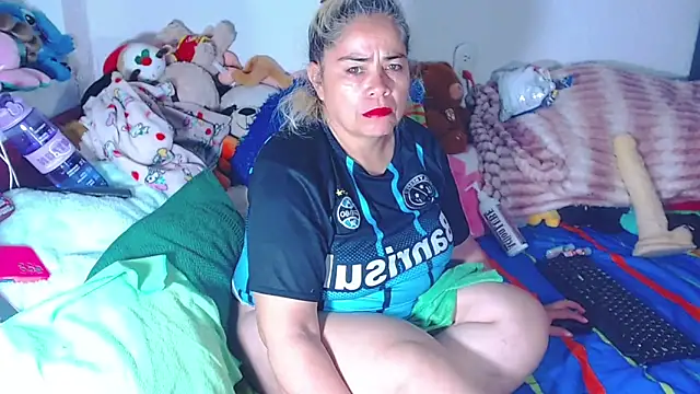 Snapshot of estrellita_fugaz16x chatting on 06.19.26 estrellita fugaz16x online show from 06.19.26